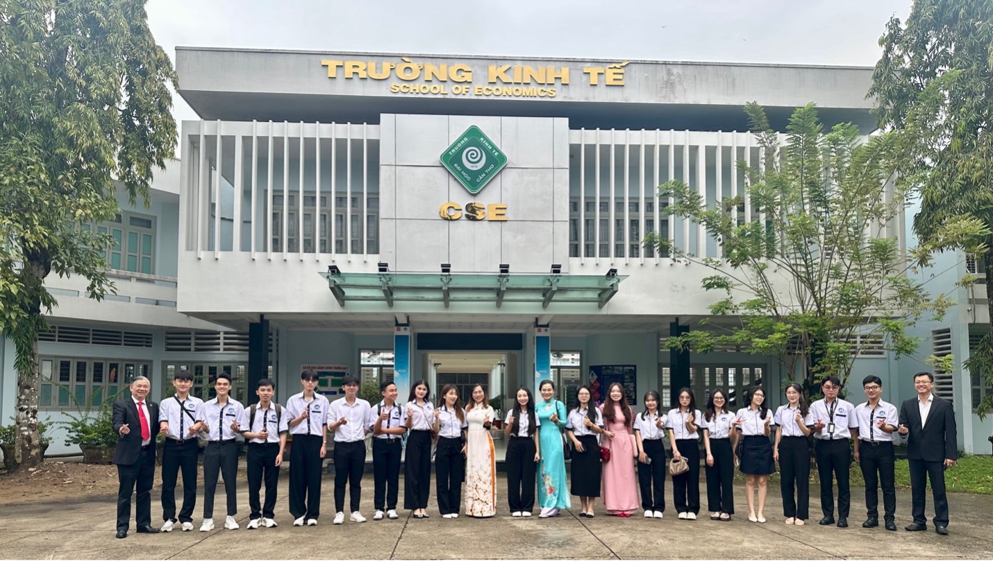 STUDENTS OF THE FACULTY OF FINANCE & BANKING SHINE AT THE 2024 INTERNATIONAL CONFERENCE FOR HIGH-QUALITY ECONOMICS STUDENTS