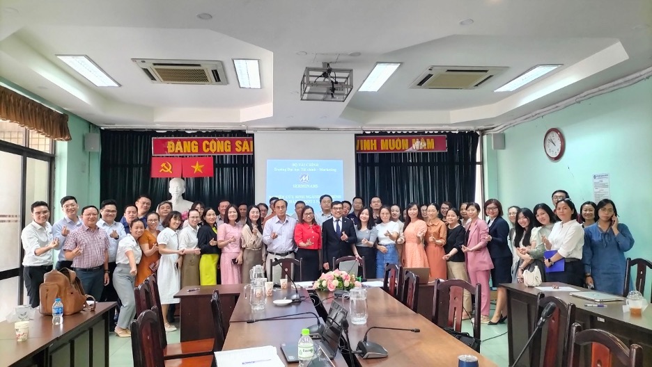 FACULTY OF FINANCE & BANKING HOLDS THE 2ND SEMINAR OF 2024 FOR DOCTORAL STUDENTS IN FINANCE & BANKING